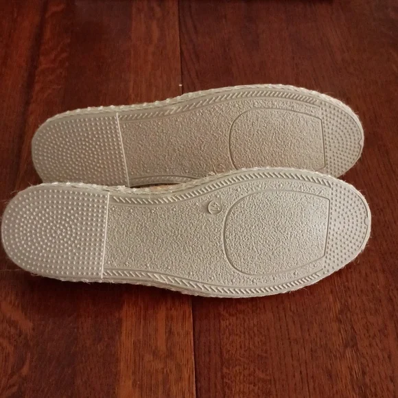NWT Woman's Slip-On Espadrilles Canvas Flats - Picture 5 of 6